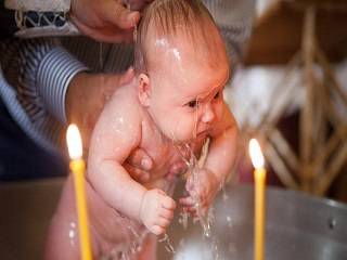 В УПЦ рассказали, как крестить человека в смертельной опасности